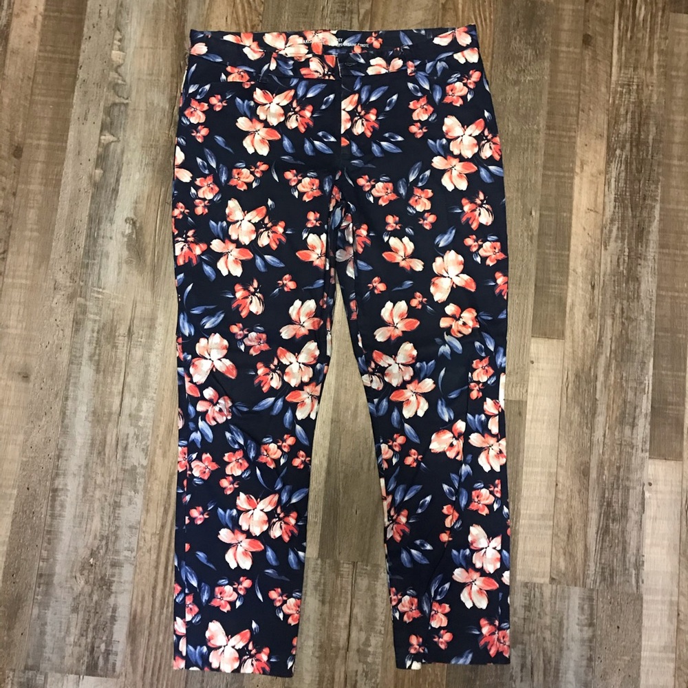 “The Slim City Khaki" Cropped pants by GAP